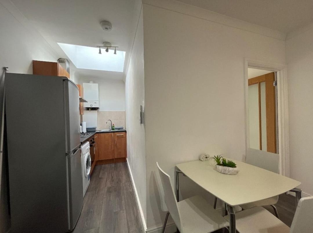 Flat 6, 419 Fulham Apartment Londra Exterior foto